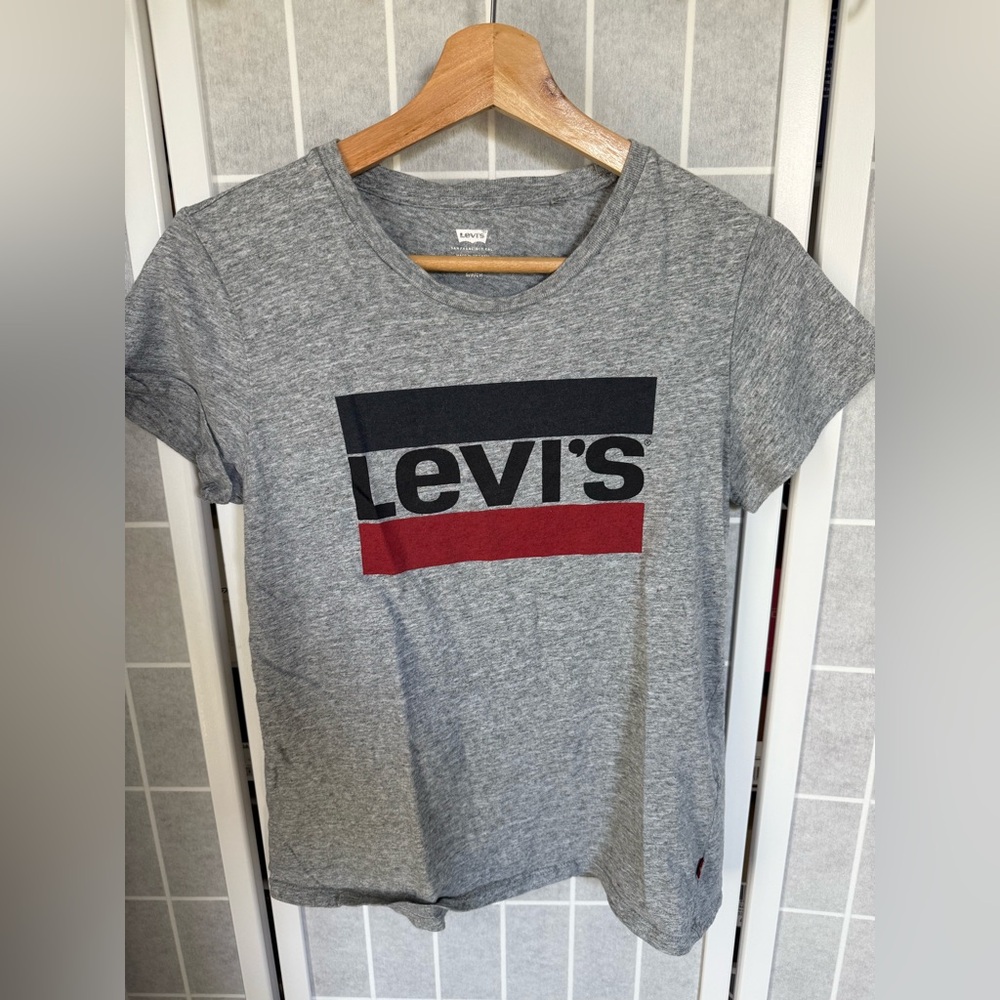 Levi's Heather Gray Logo Tee, Small.